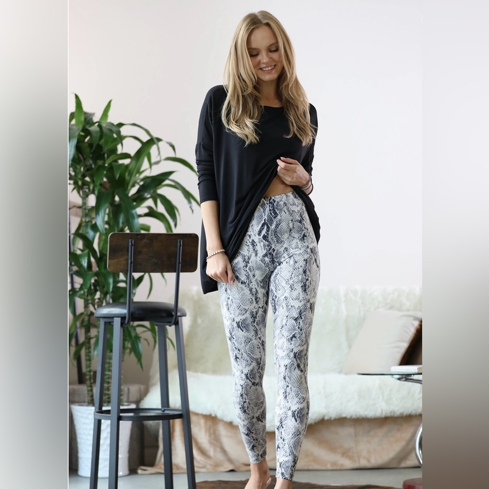 Elle White & Black Brushed Microfiber Snakeskin Print Leggings